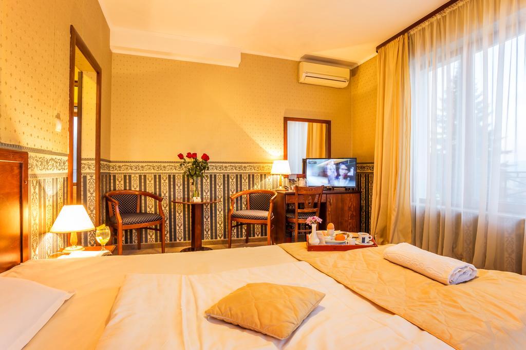 Chateau Montagne Hotel Troyan Troyan  Esterno foto